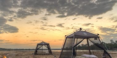 The Retreat, Schlafzelte am Strand