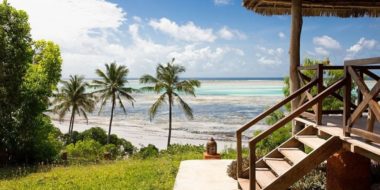 Kichanga Lodge, Terrasse mit Meerblick