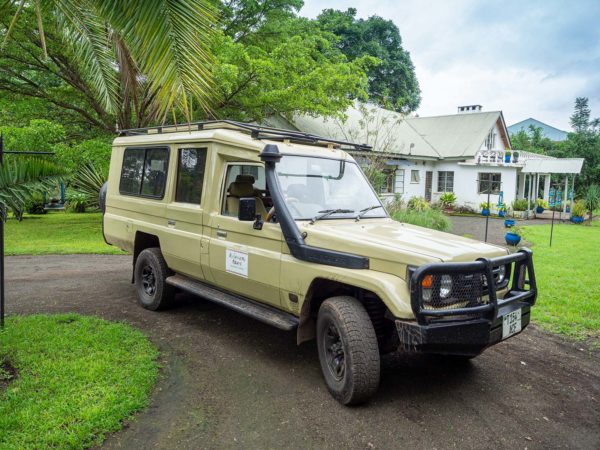 Abenteuer Tansania - Toyota Land Cruiser mit Dachluke und 360-Grad-Sicht zum Fotografieren